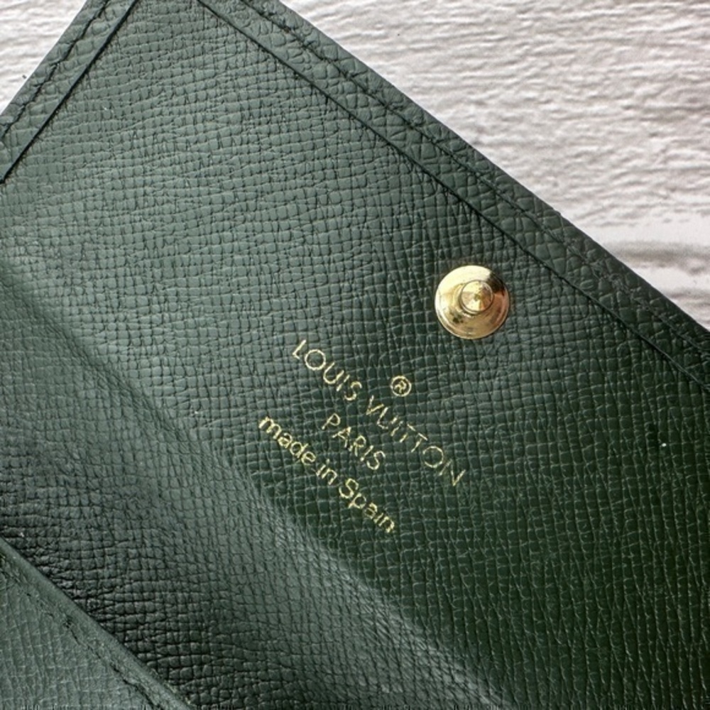 AUTHENTIC Louis Vuitton key holder. Previously owned. Taiga green. - Picture 3 of 16